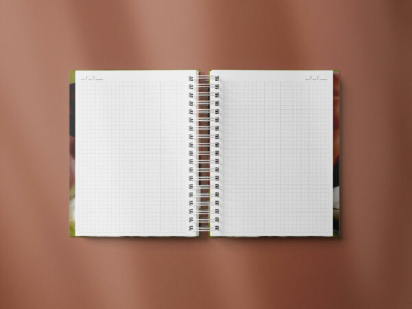 caderno personalizado A5 - pascoa - coelho de chocolate - miolo quadriculado transparente
